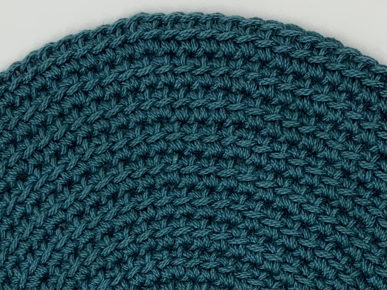 close up of linked double crochet stitches