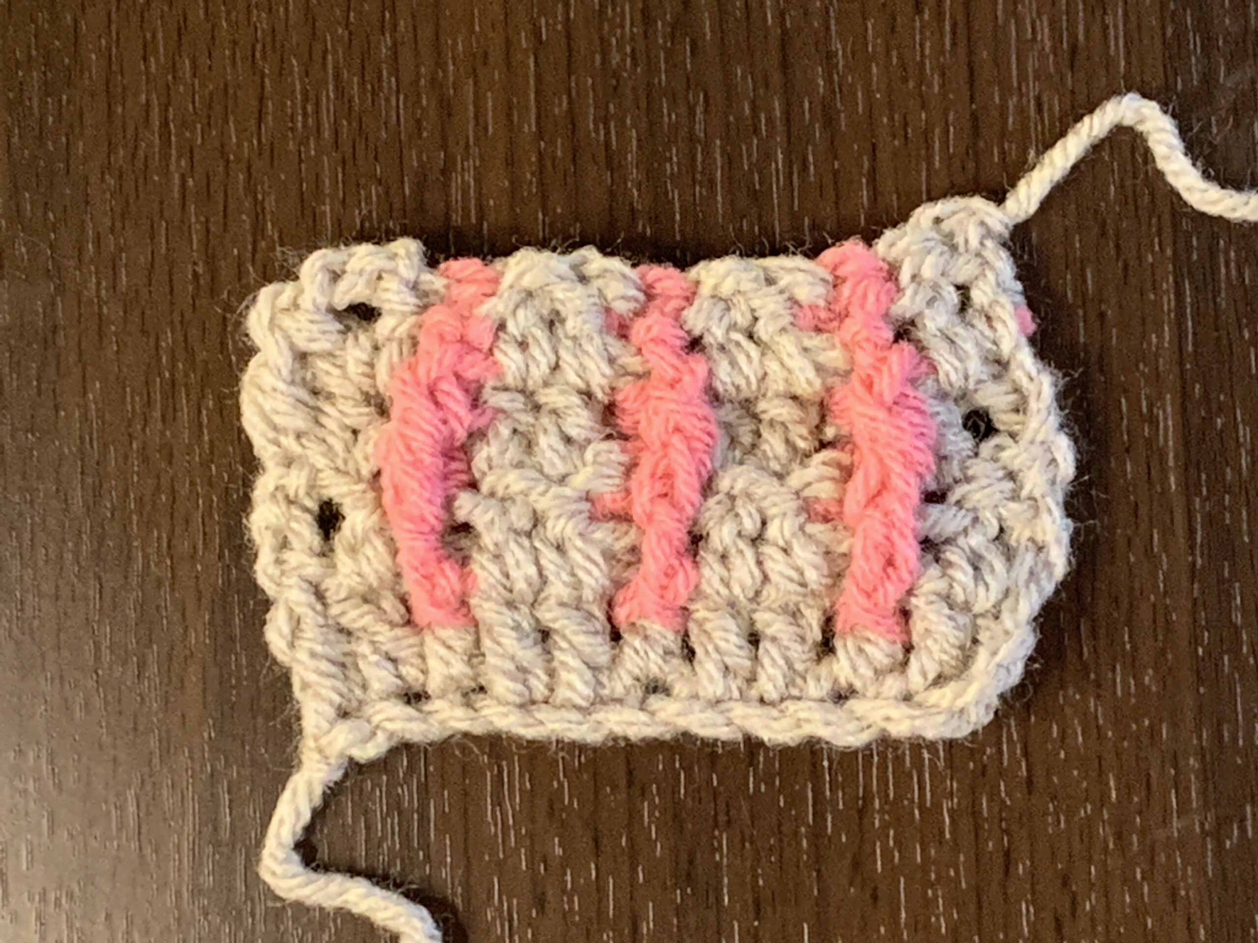 Crochet with three cables of double-post double crochet
